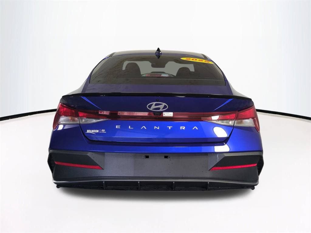Used 2025 Hyundai Elantra Sport FWD image 6
