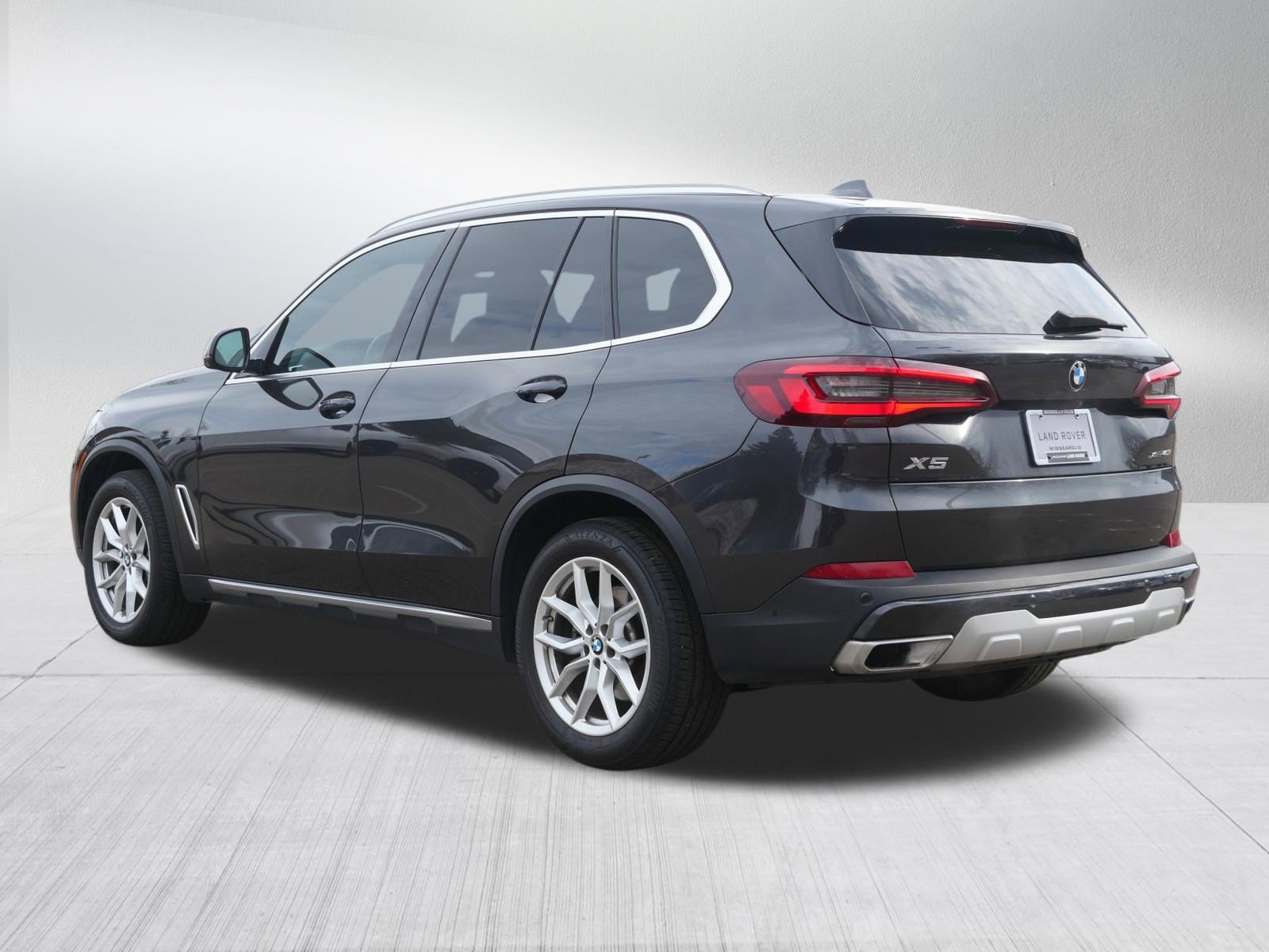Used 2022 BMW X5 xDrive40i w/ Premium Package image 3