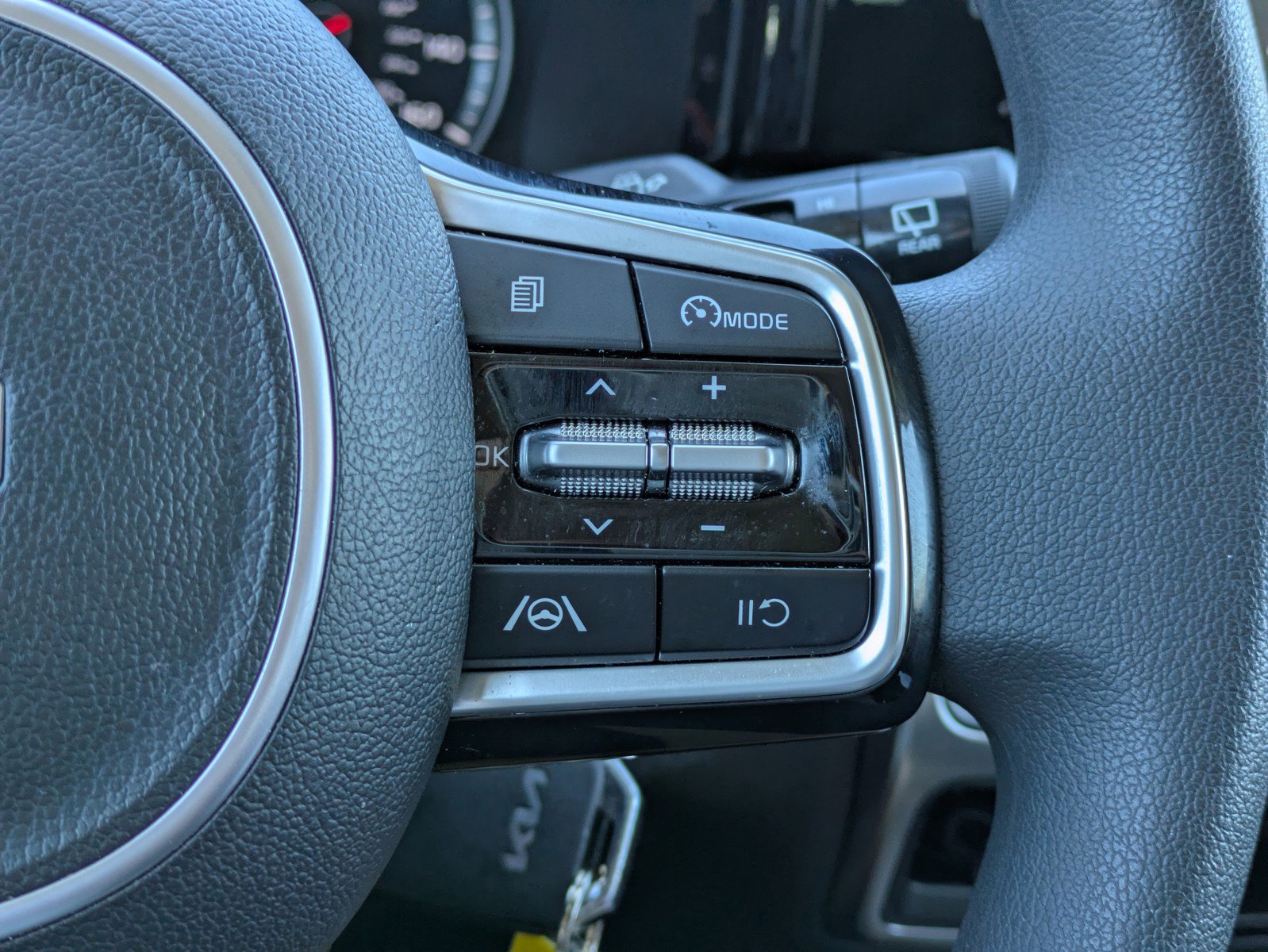 Certified 2023 Kia Sorento LX image 19