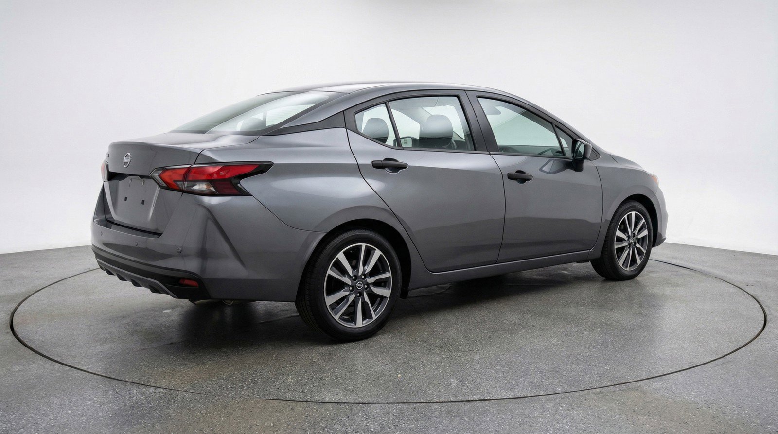 Used 2025 Nissan Versa SV image 9
