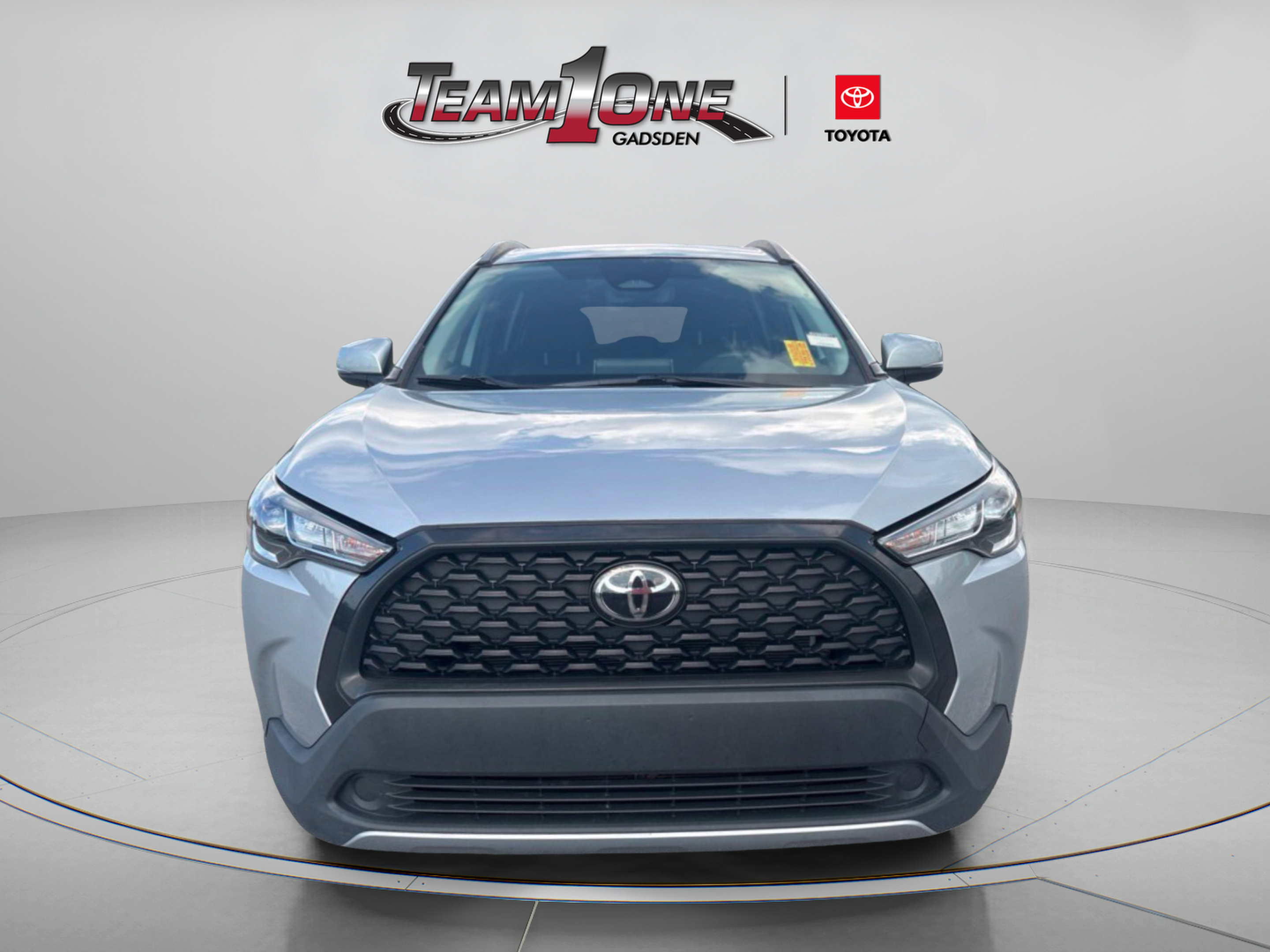 Used 2024 Toyota Corolla Cross LE FWD image 2