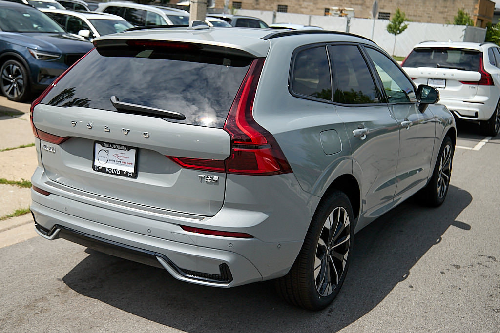 New 2026 Volvo XC60 T8 Plus w/ Climate Package PRO AWD/4WD image 9