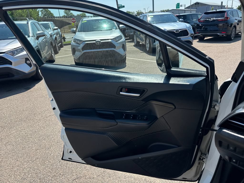 Used 2019 Toyota C-HR LE FWD image 32