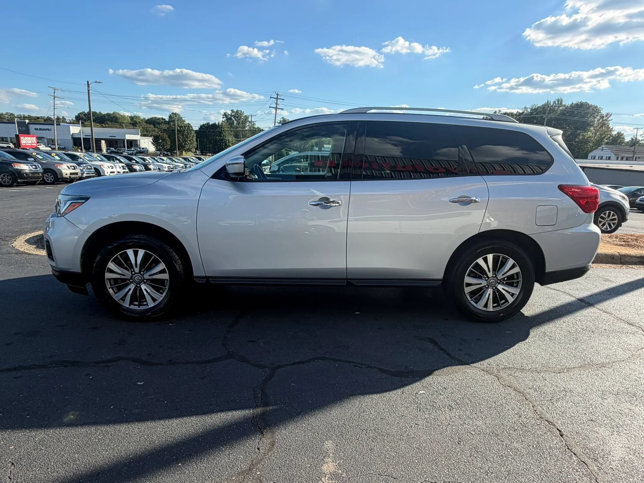 Used 2020 Nissan Pathfinder SV AWD/4WD image 5