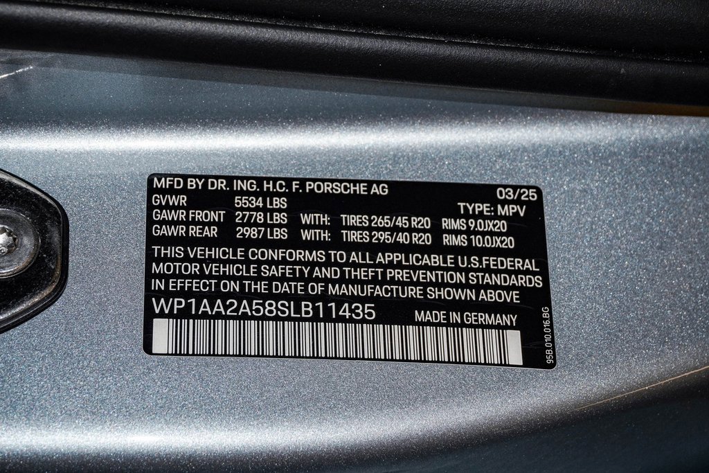 Certified 2025 Porsche Macan image 30