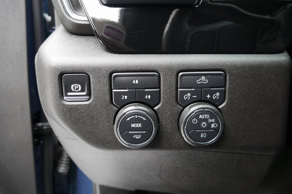 Used 2025 Chevrolet Silverado 2500 LT w/ Convenience Package image 11