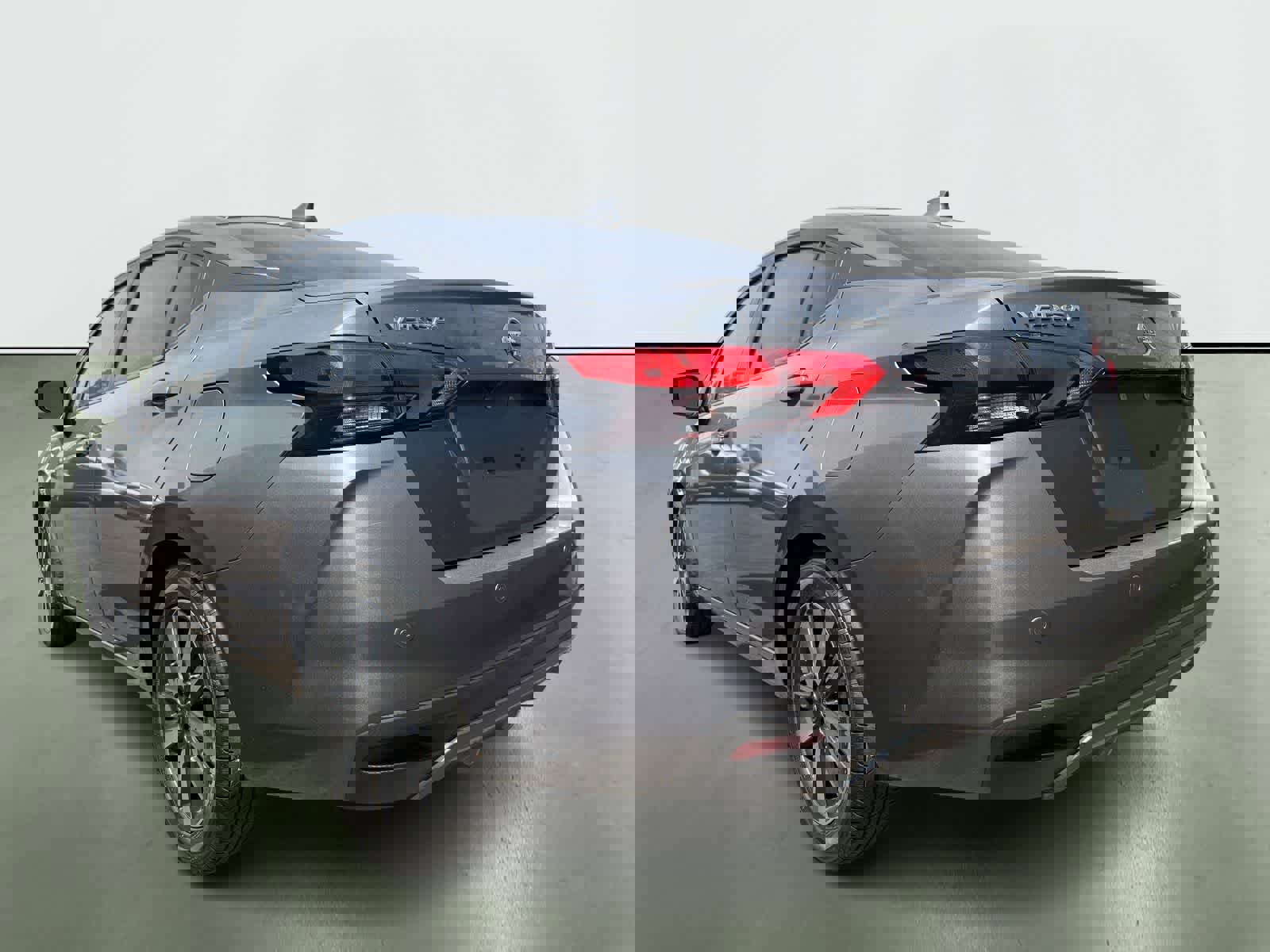 Used 2021 Nissan Versa SV image 4