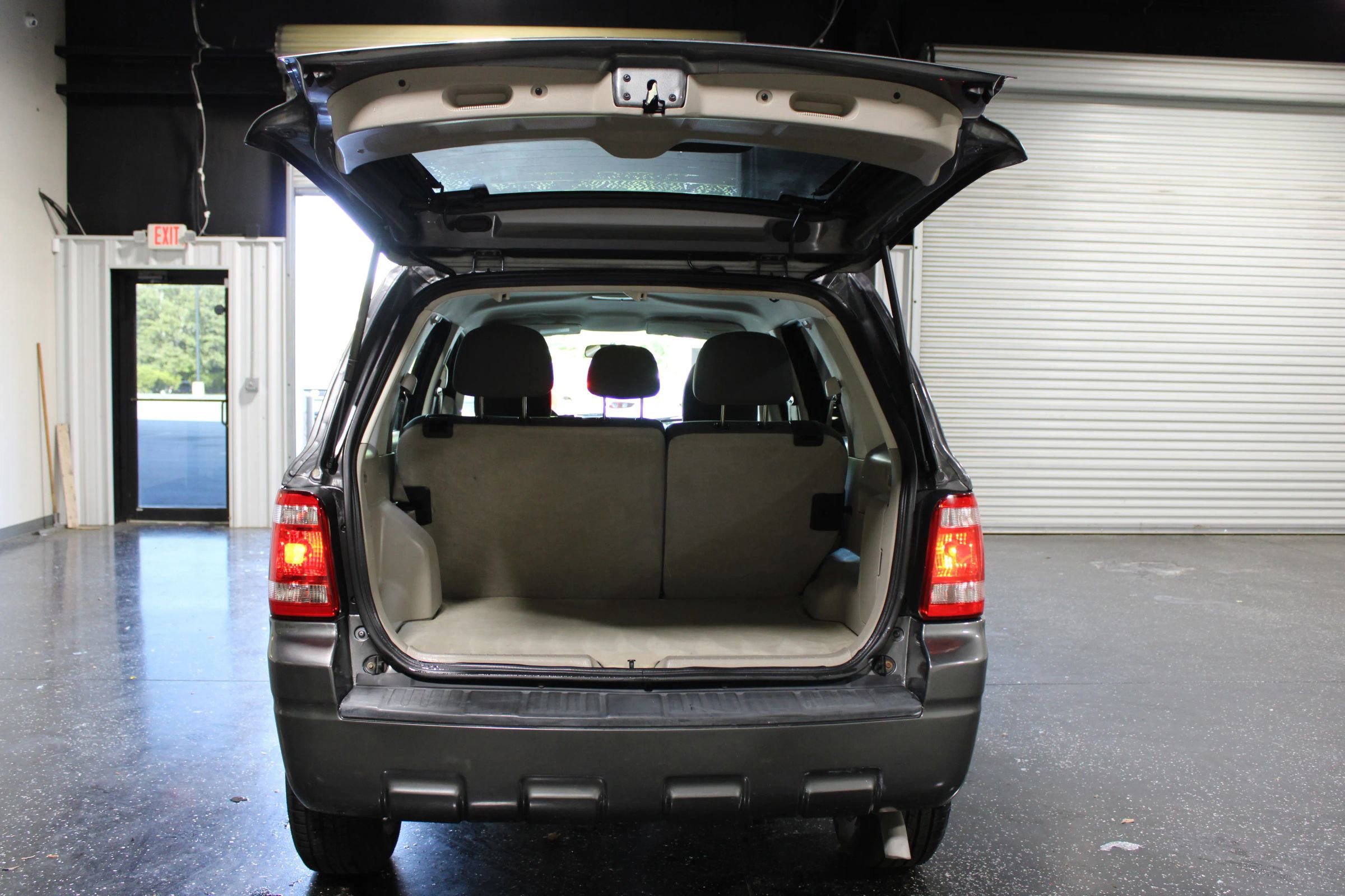 Used 2011 Ford Escape XLS w/ 101A Rapid Spec Order Code FWD image 25
