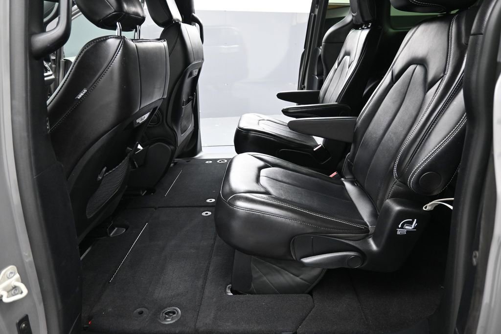 Used 2025 Chrysler Pacifica Select FWD image 23