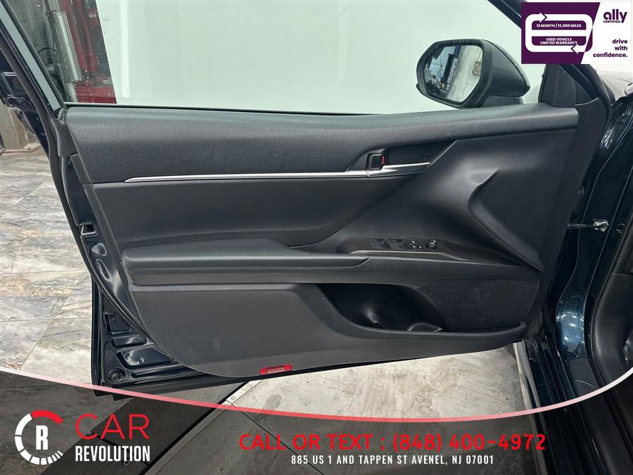 Used 2021 Toyota Camry SE FWD image 32