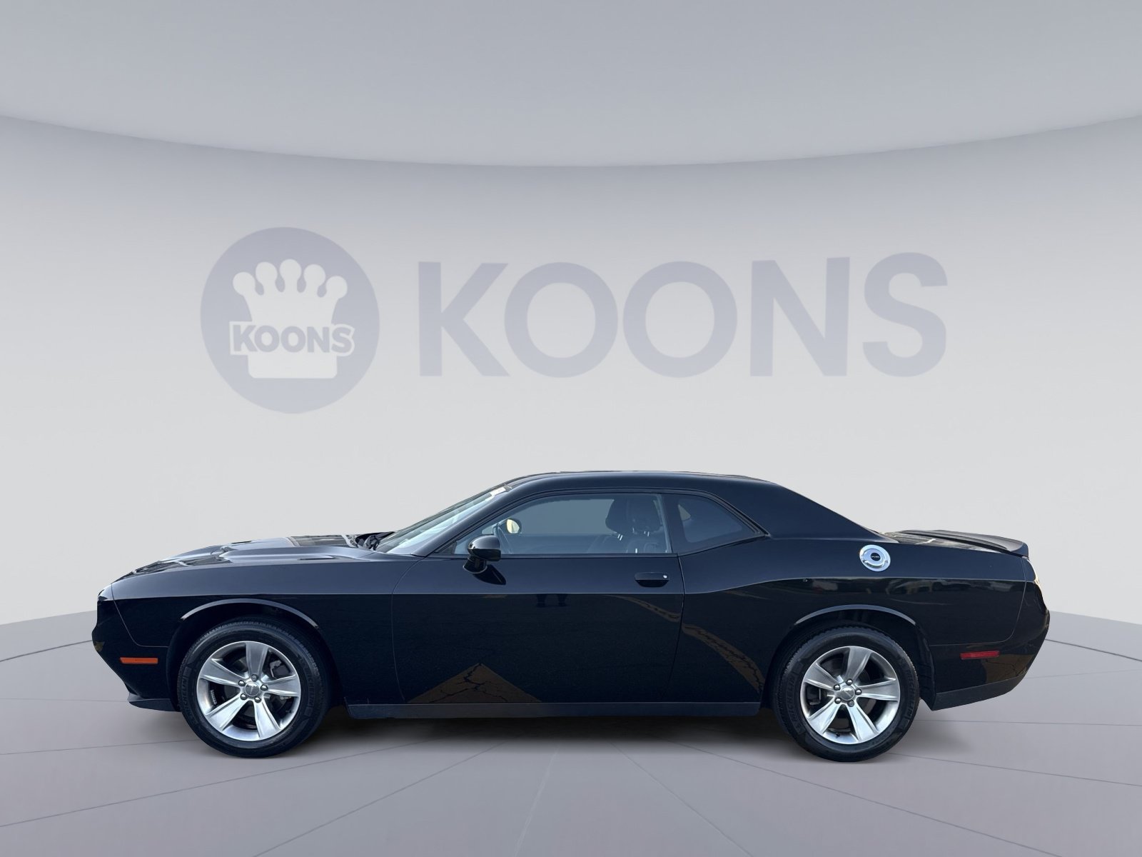 Used 2021 Dodge Challenger SXT RWD image 2