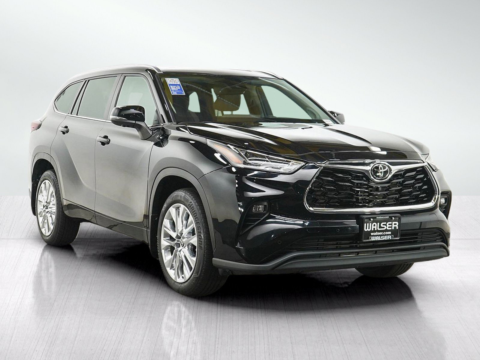 Used 2024 Toyota Highlander Limited AWD/4WD image 7