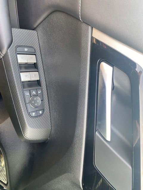 New 2025 Mitsubishi Outlander SE image 18