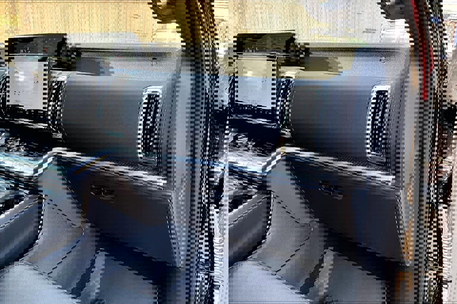 Certified 2025 Ford Expedition Platinum w/ Stealth Appearance Package image 19