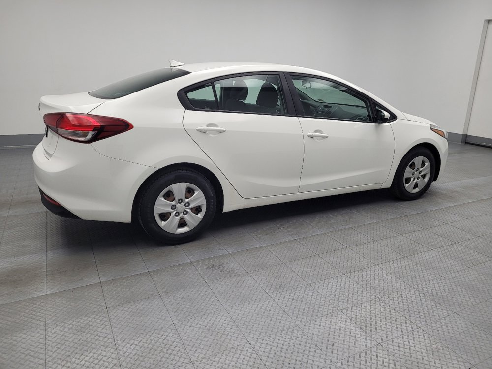 Used 2017 Kia Forte LX image 10