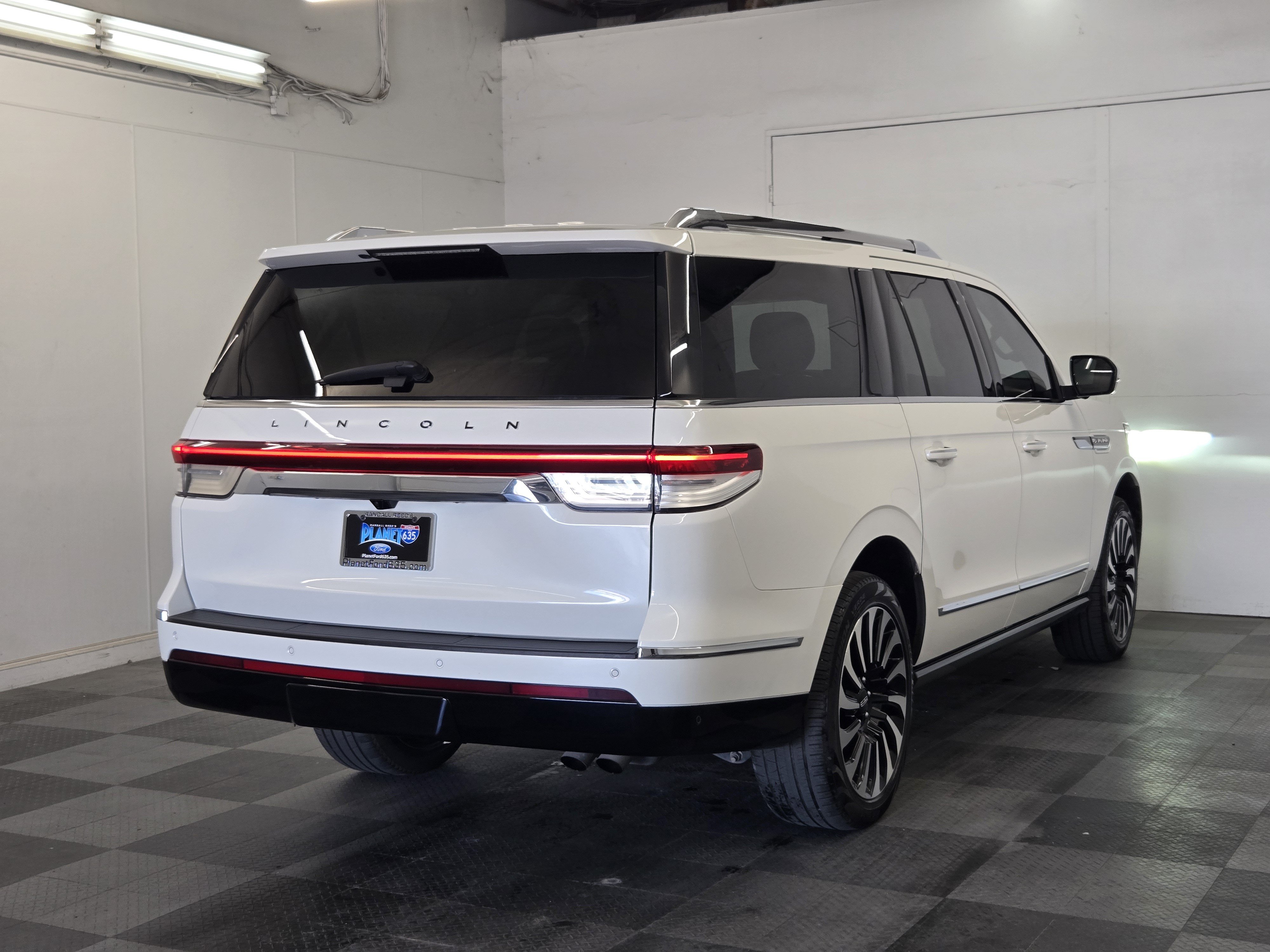 Used 2024 Lincoln Navigator L Black Label AWD/4WD image 7