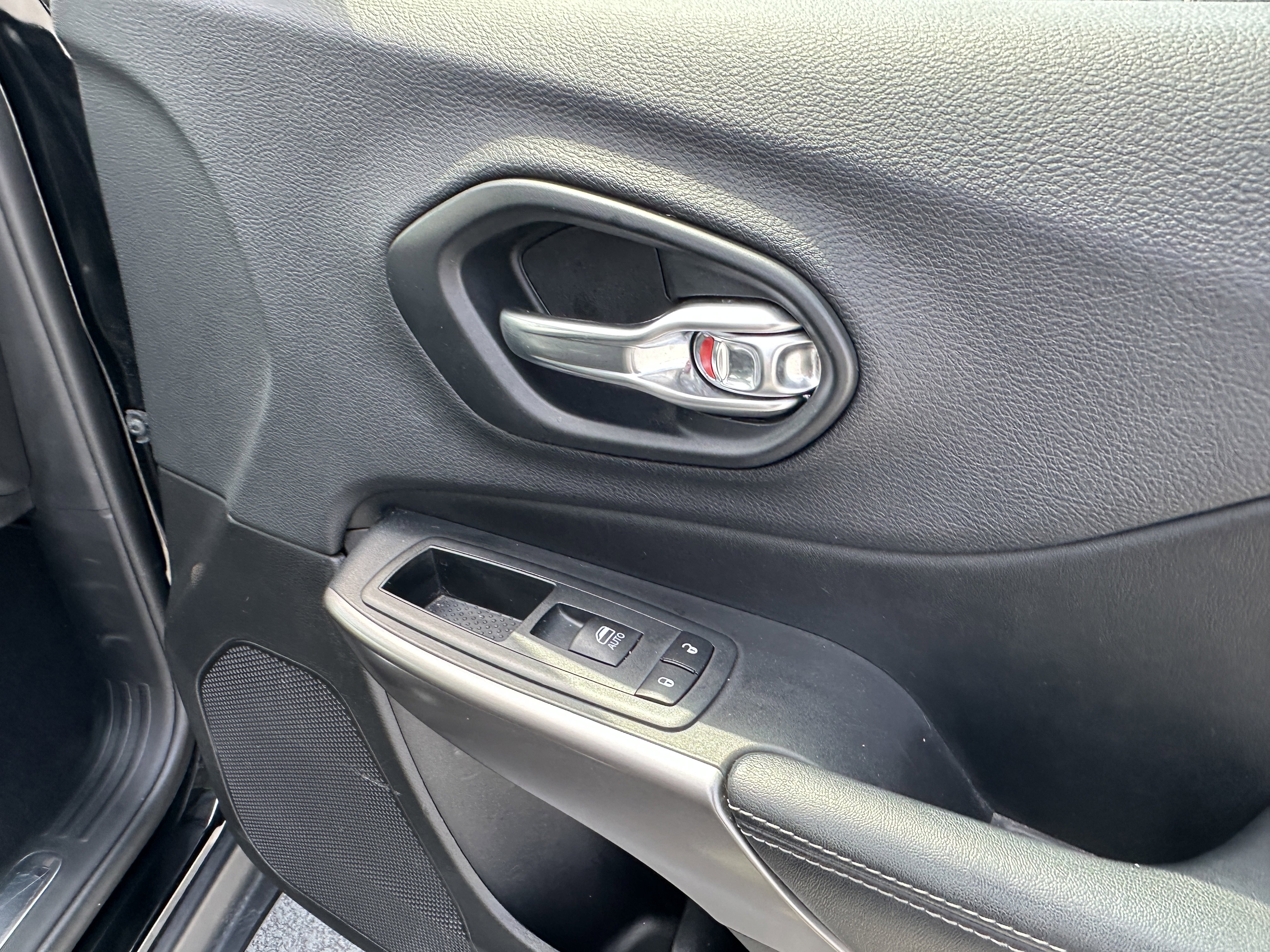Used 2019 Jeep Cherokee Limited AWD/4WD image 20