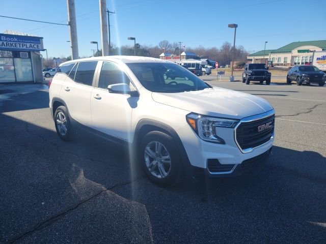 Used 2024 GMC Terrain SLE image 7