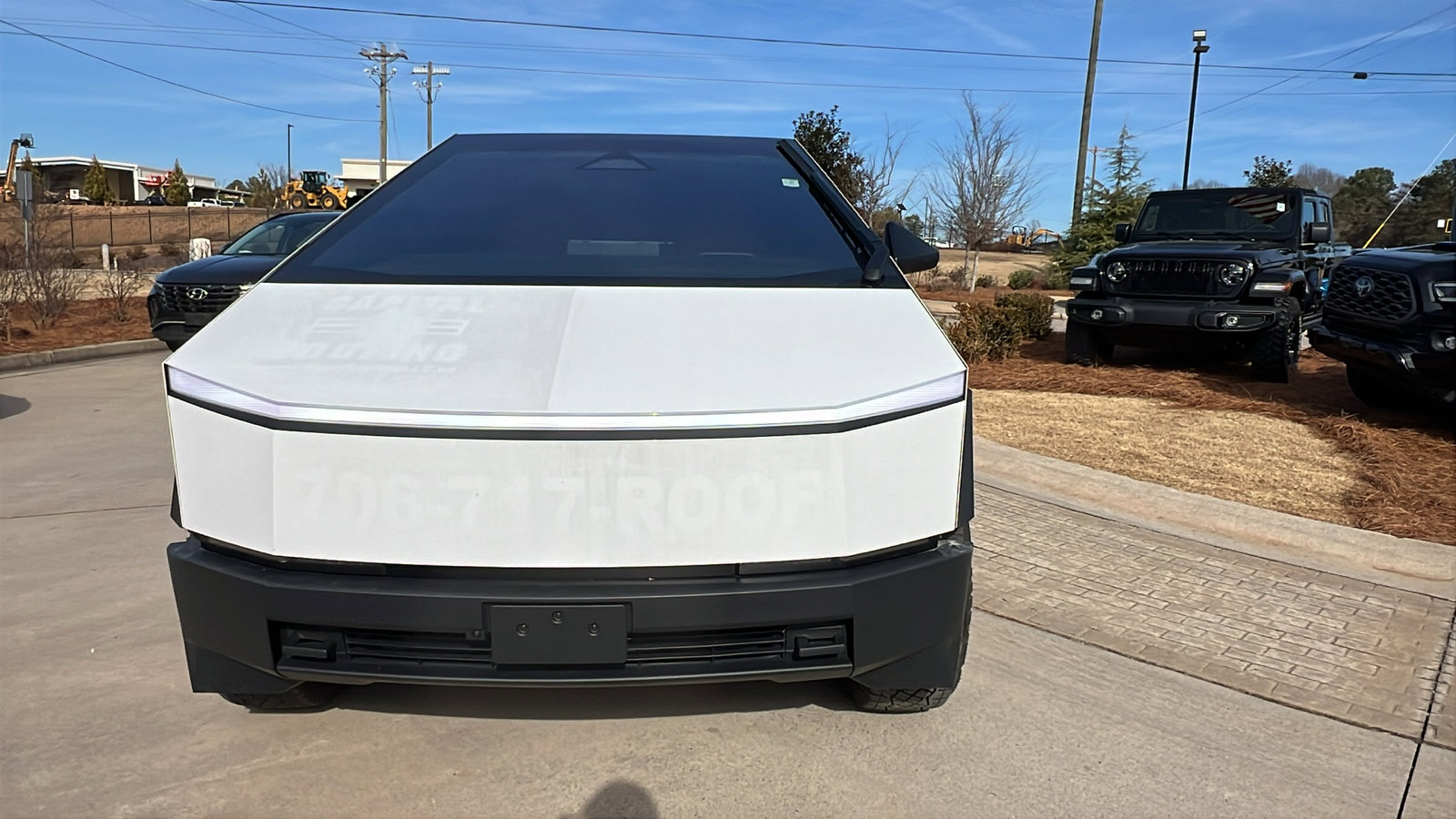 Used 2025 Tesla Cybertruck AWD Crew Cab image 3