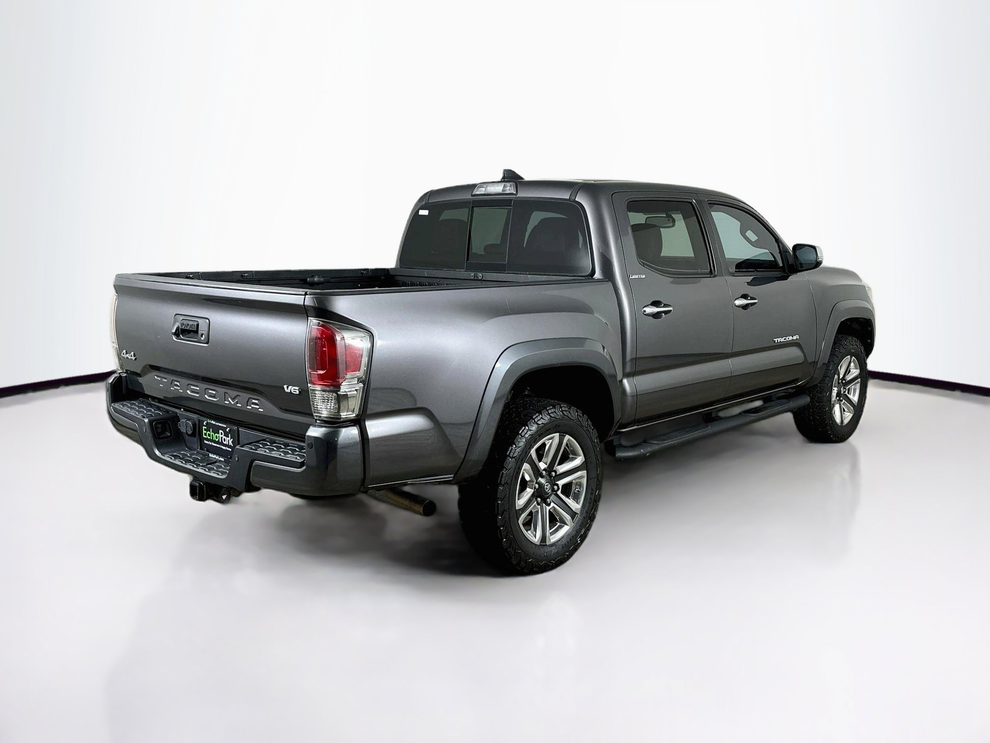 Used 2017 Toyota Tacoma Limited w/ Tow Package AWD/4WD image 9