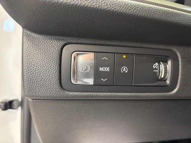 Used 2025 Chevrolet Traverse LT FWD image 32
