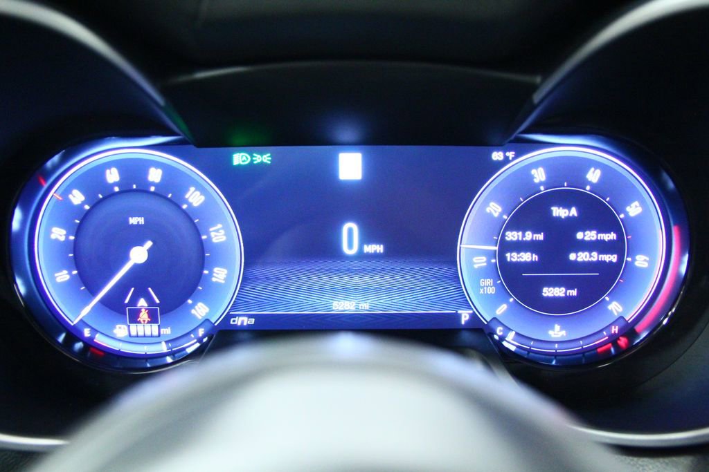 Used 2024 Alfa Romeo Stelvio Ti image 12