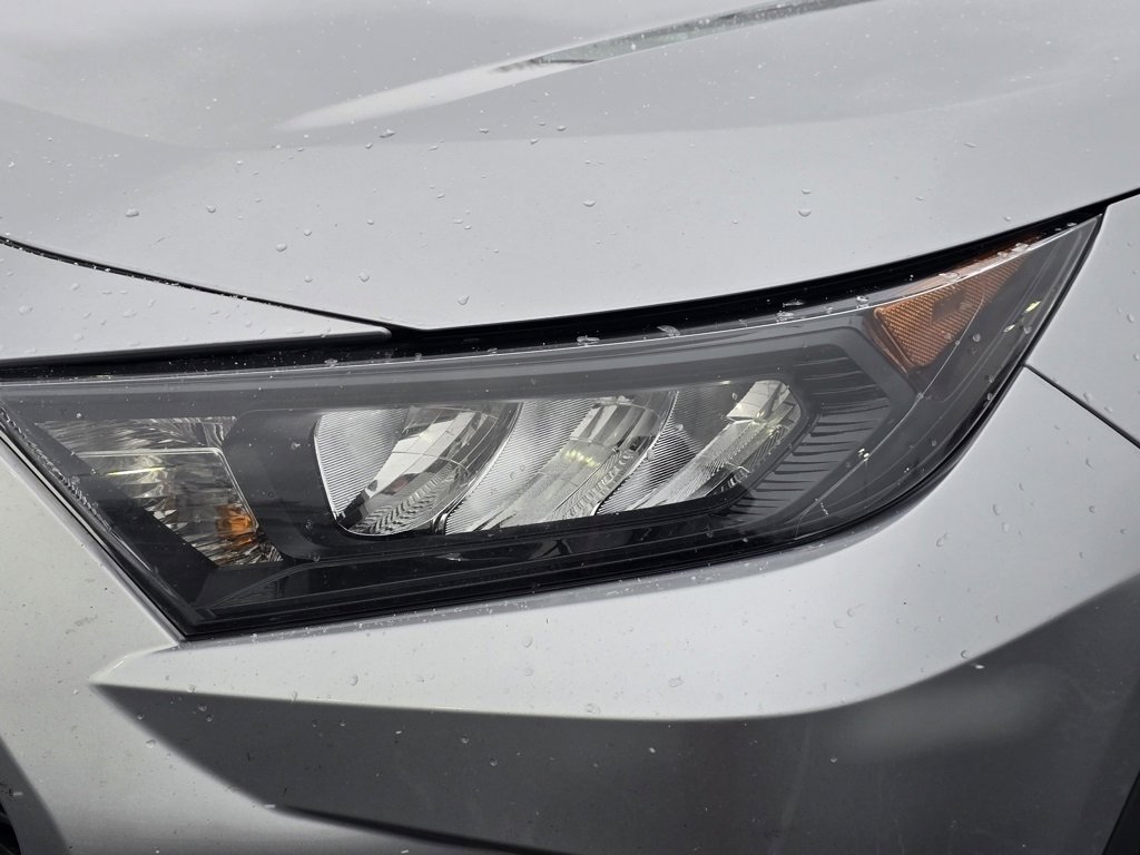 Used 2021 Toyota RAV4 LE image 13