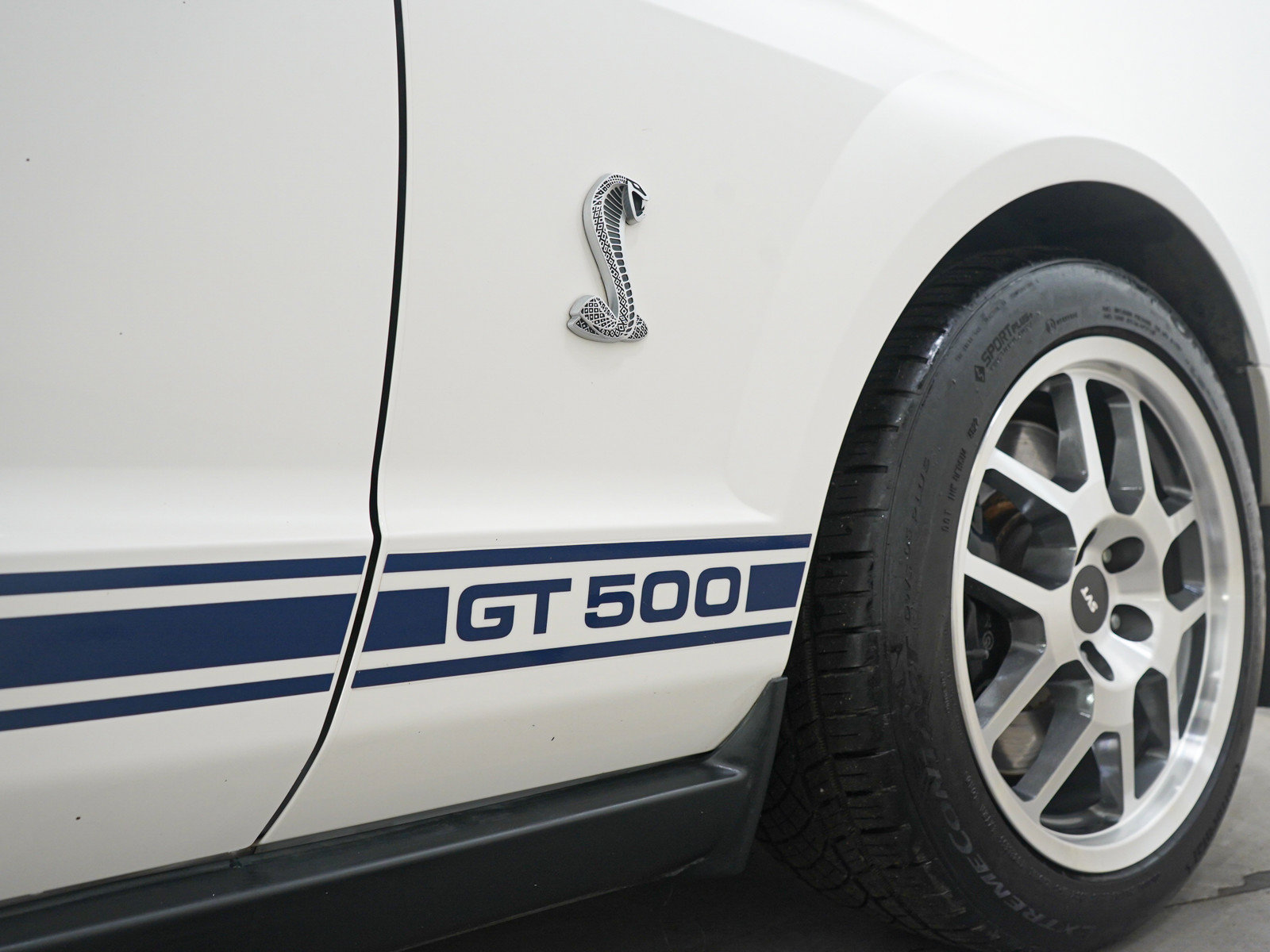 Used 2009 Ford Mustang Shelby GT500 RWD image 9