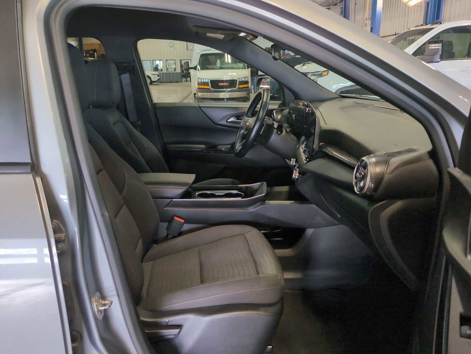 Used 2025 Chevrolet Equinox LT image 26