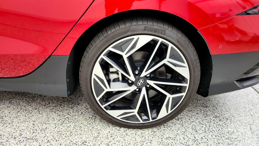 Used 2025 Hyundai Ioniq 6 Limited RWD image 9