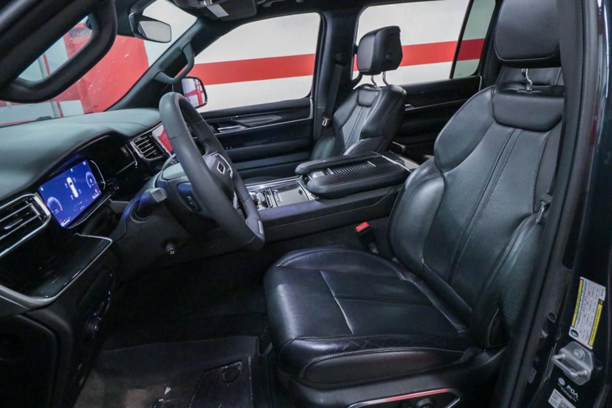 Used 2022 Jeep Wagoneer Series I w/ Premium Group I AWD/4WD image 13