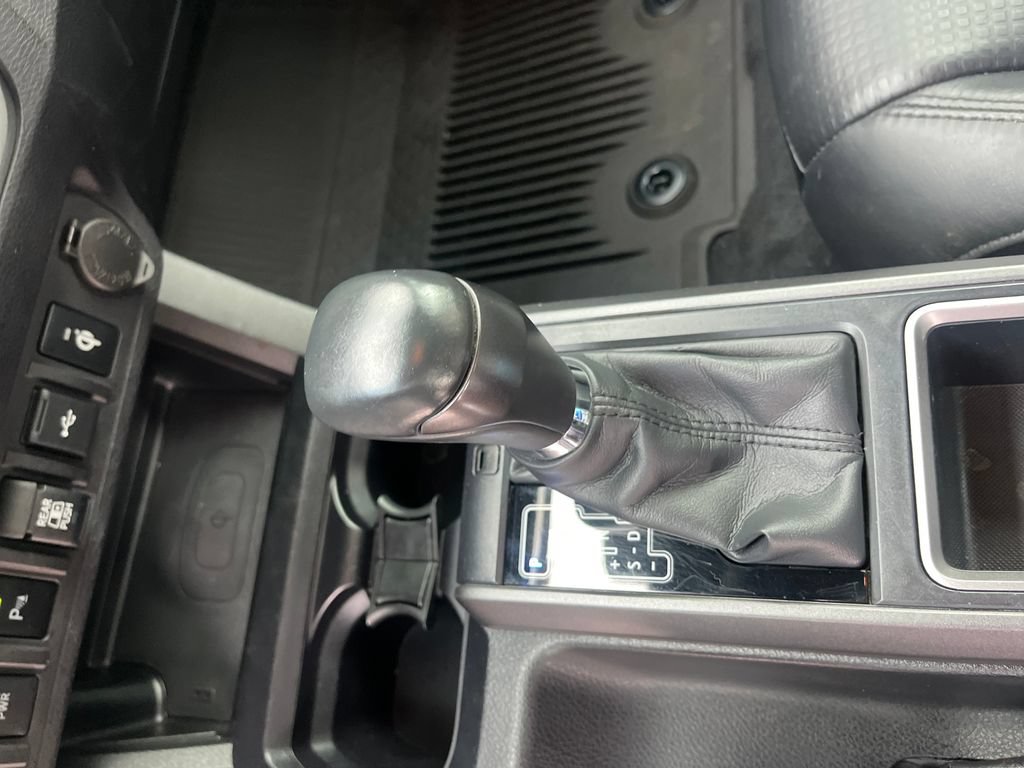 Used 2020 Toyota Tacoma TRD Sport w/ TRD Premium Sport Package AWD/4WD image 27