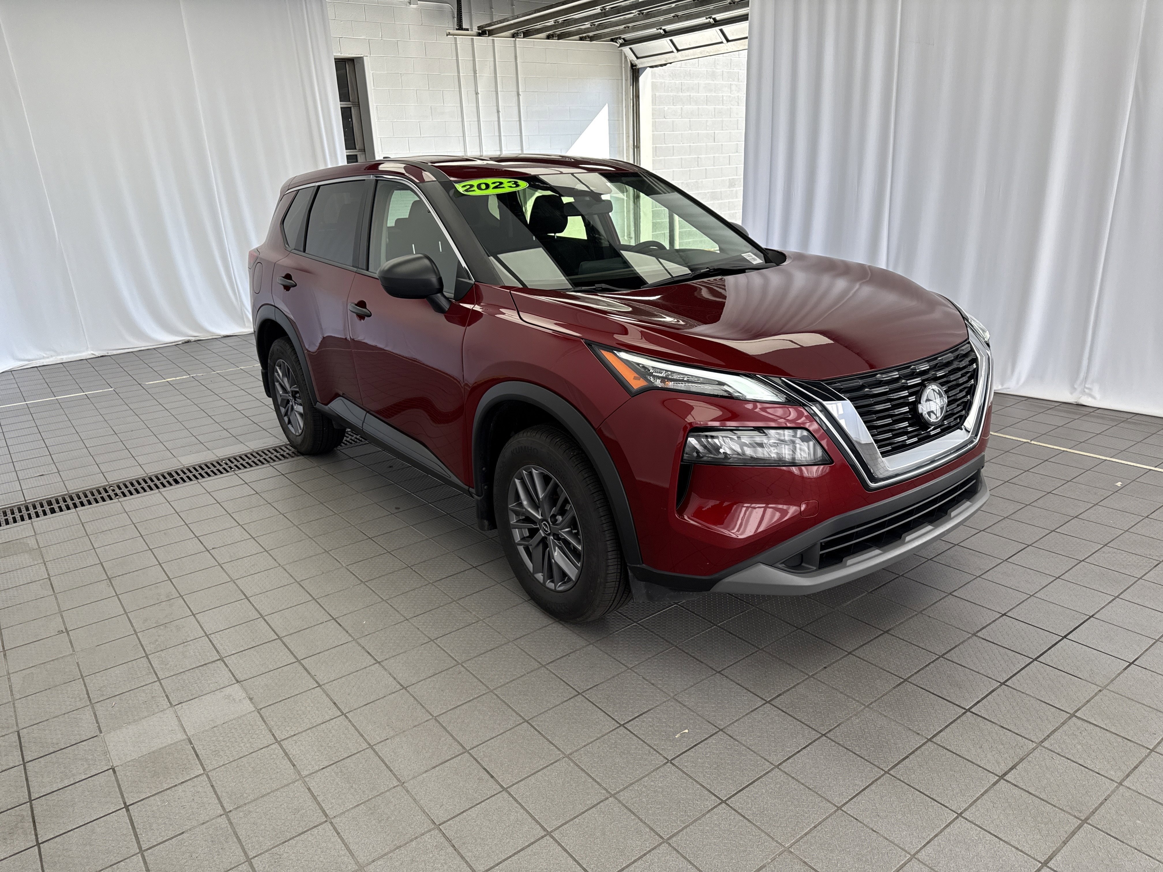 Used 2023 Nissan Rogue S image 3