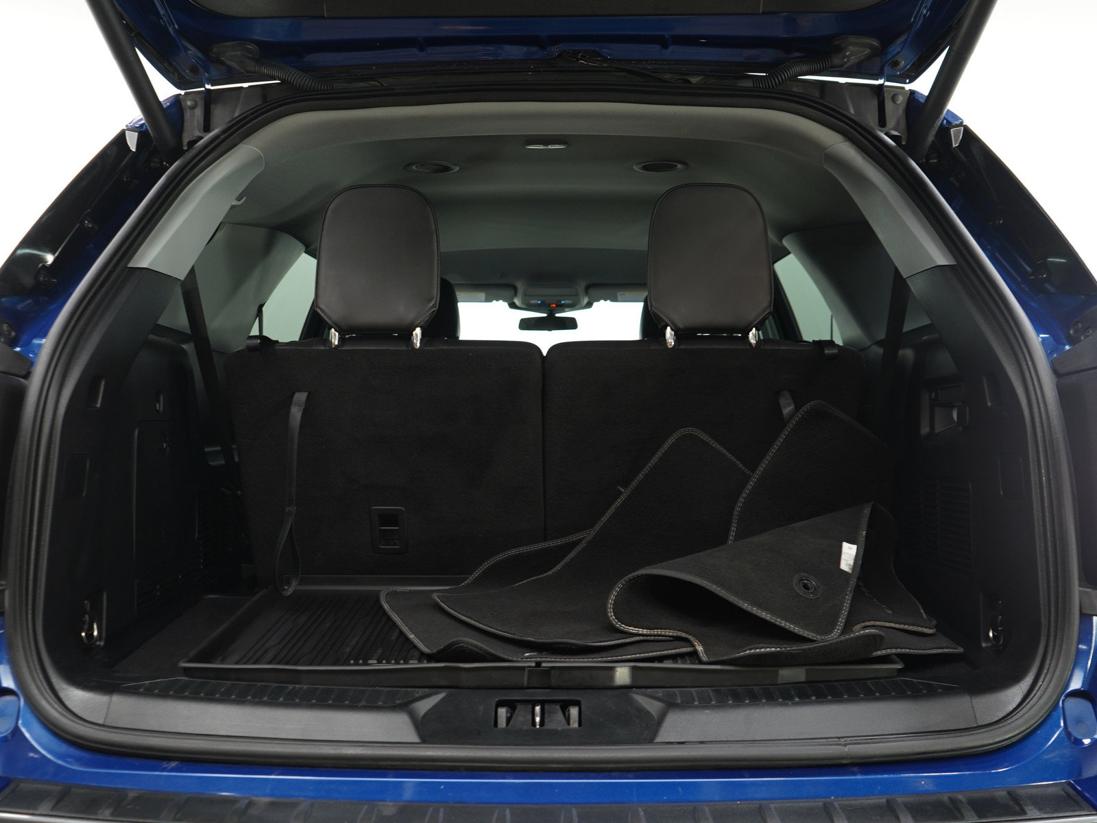 Used 2023 Ford Explorer XLT w/ XLT Sport Appearance Package AWD/4WD image 19