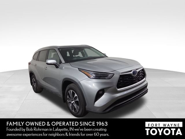 Used 2024 Toyota Highlander XLE AWD/4WD image 4