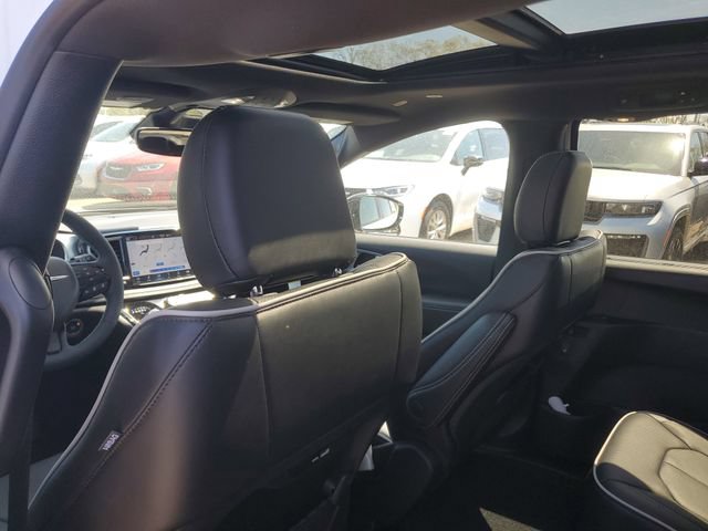 New 2026 Chrysler Pacifica Limited w/ S Appearance Package AWD/4WD image 12