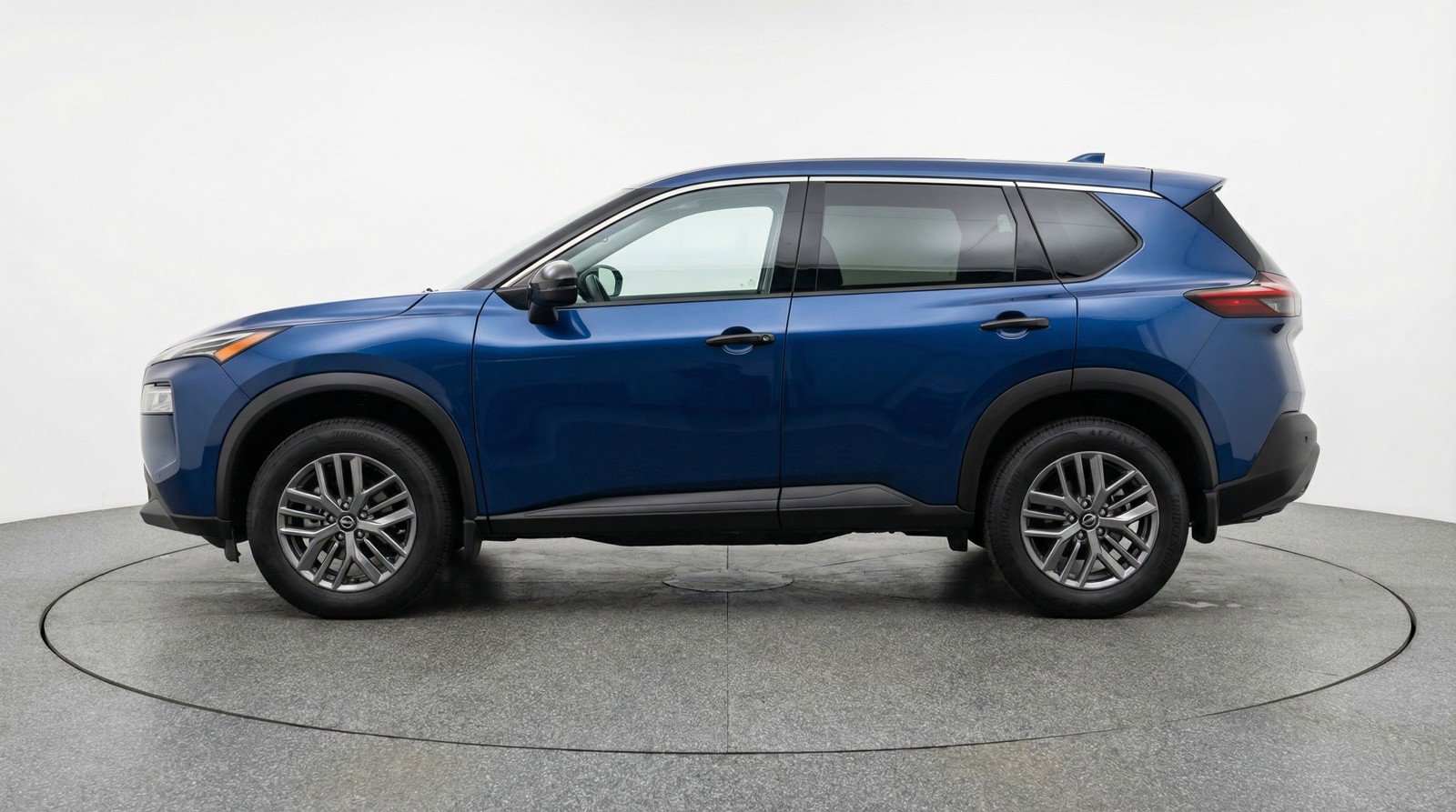 Used 2023 Nissan Rogue S FWD image 5