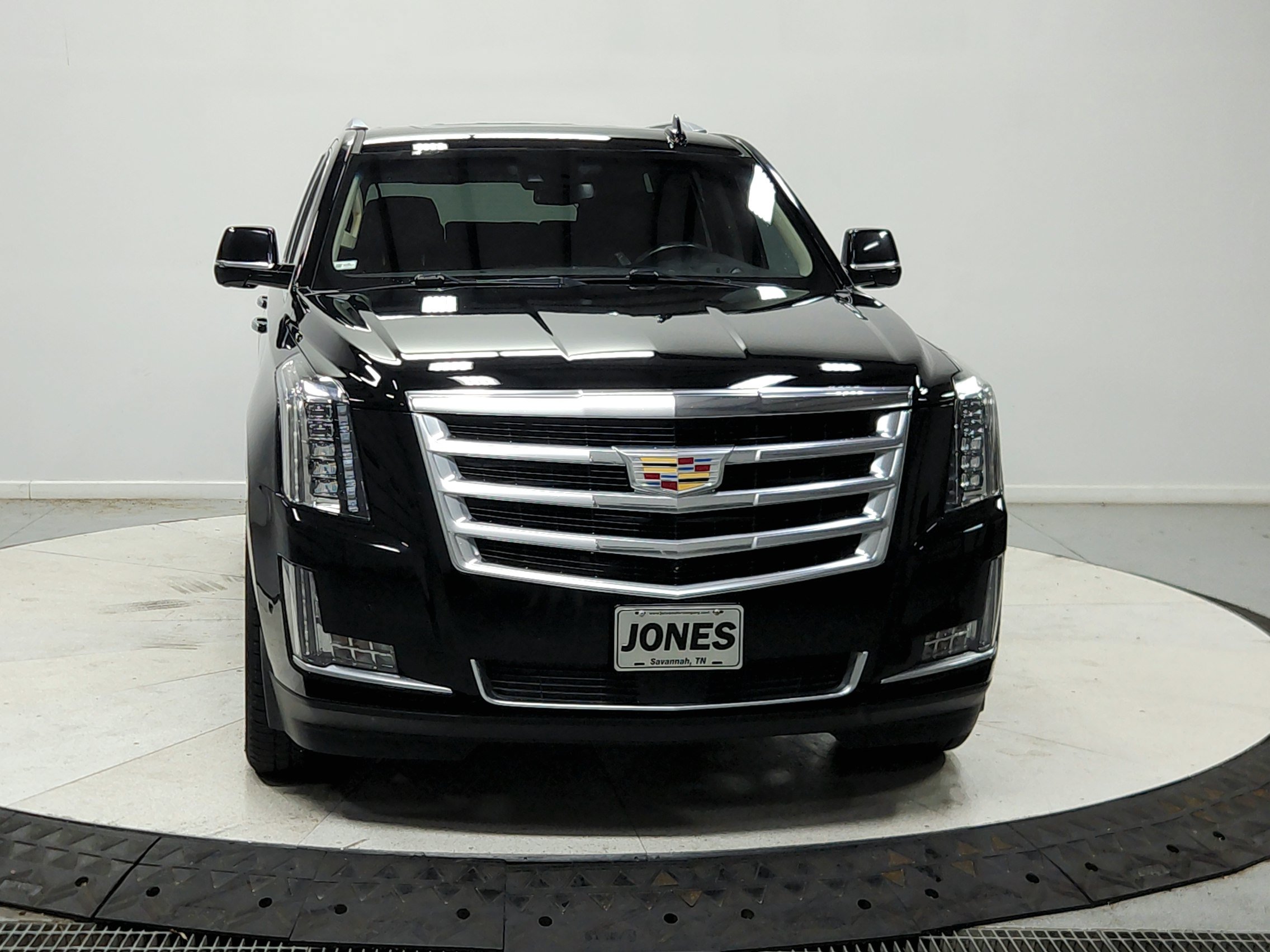 Used 2017 Cadillac Escalade Premium Luxury AWD/4WD image 3