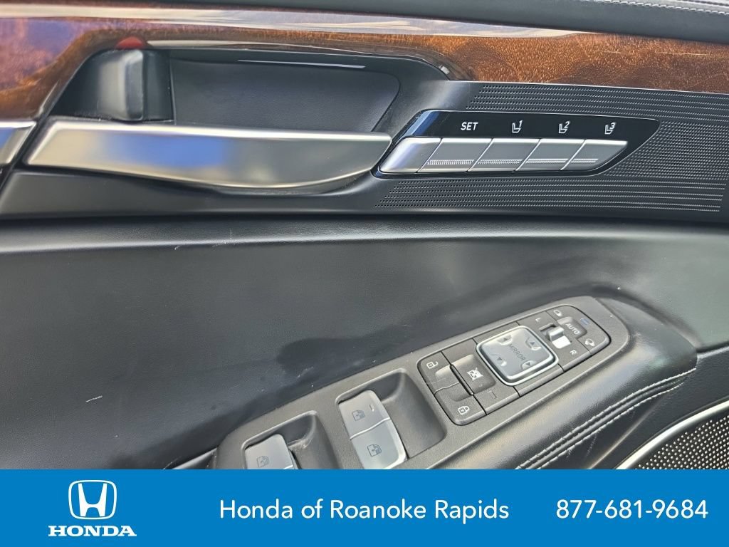 Used 2017 Genesis G90 5.0 Ultimate RWD image 10