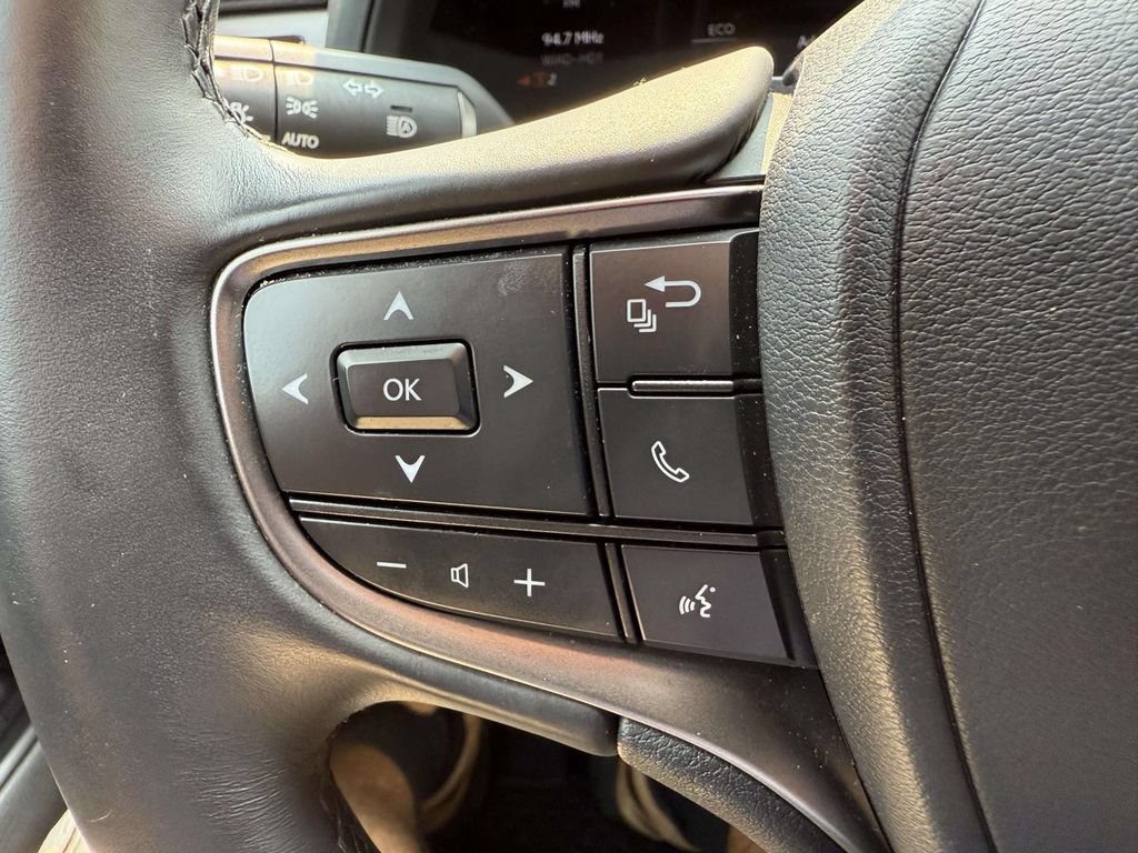 Used 2025 Lexus UX 300h AWD w/ Accessory Package (Z1) image 23