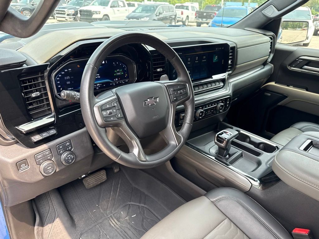 Used 2022 Chevrolet Silverado 1500 ZR2 w/ Technology Package AWD/4WD image 2