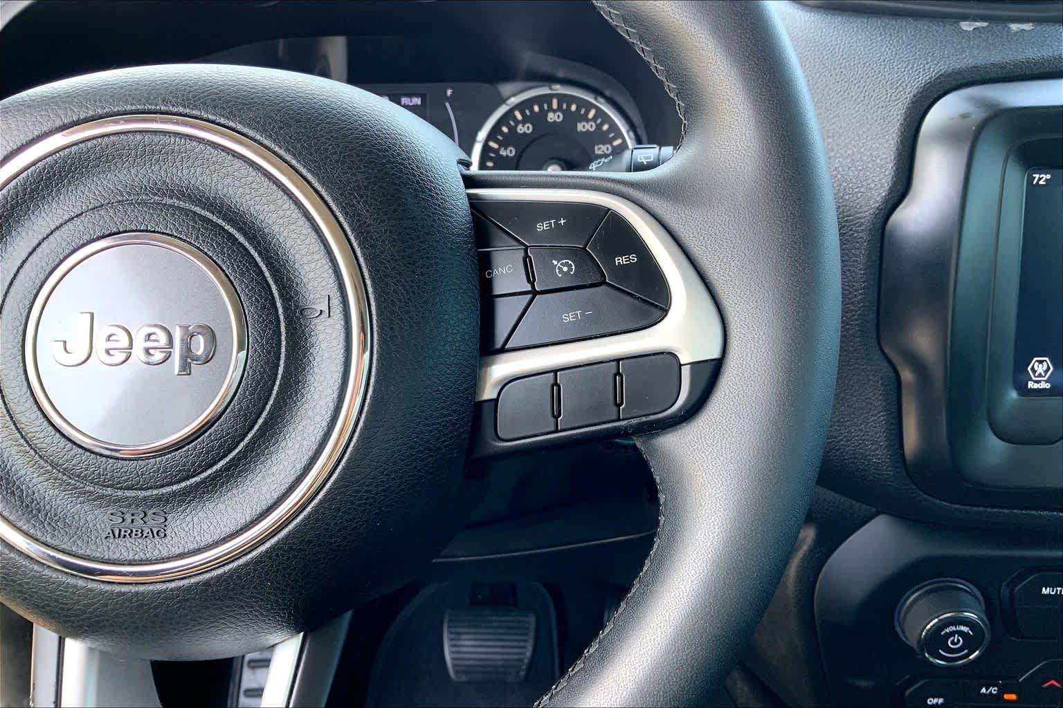 Used 2018 Jeep Renegade Latitude FWD image 25