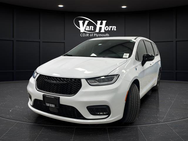 Used 2024 Chrysler Pacifica Limited FWD image 3