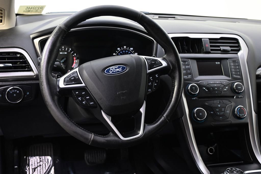 Used 2018 Ford Fusion SE FWD image 11