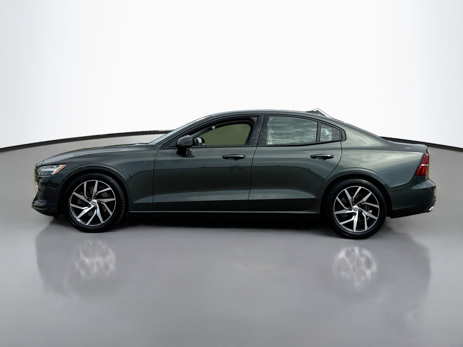 Used 2020 Volvo S60 T5 Momentum FWD image 4