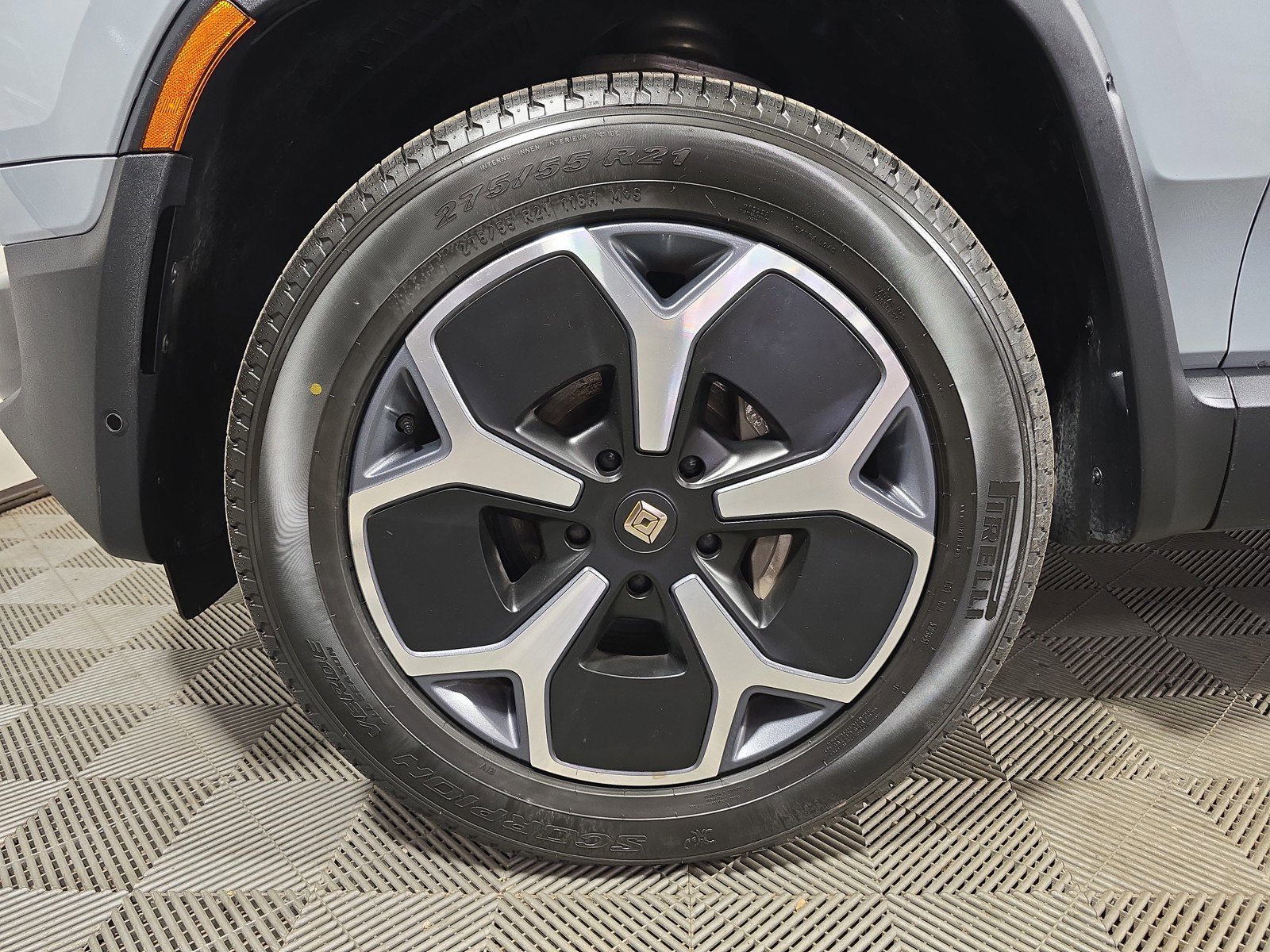Used 2024 Rivian R1S Adventure AWD/4WD image 9