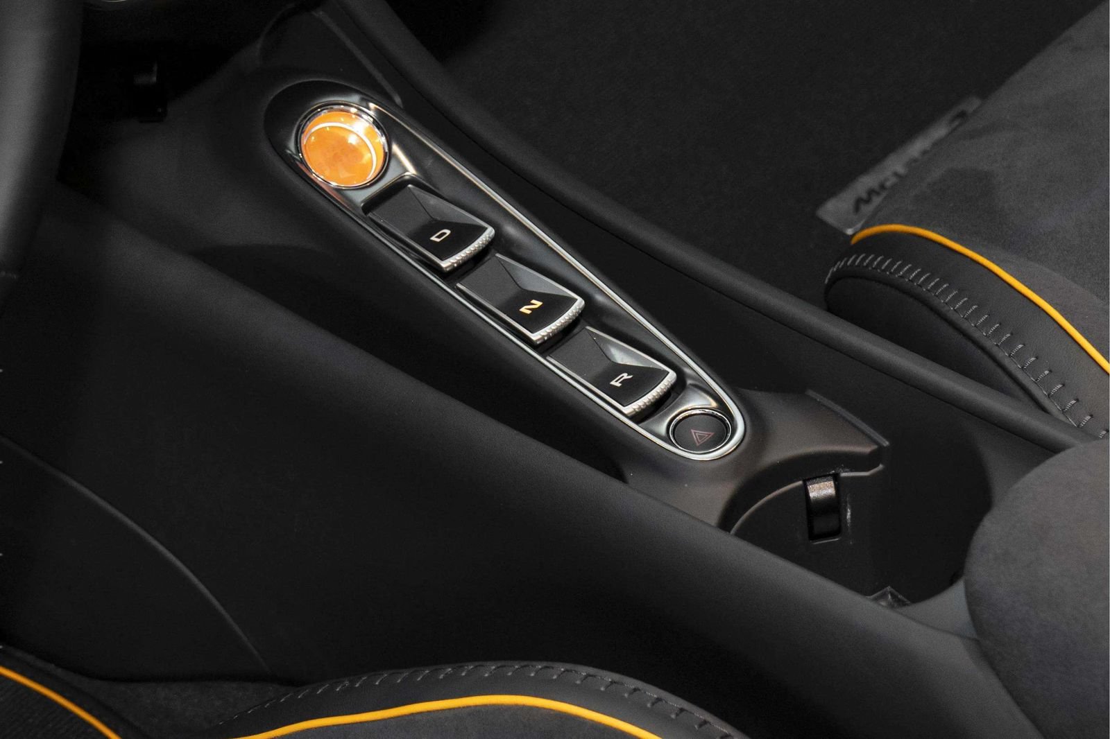 Used 2026 McLaren Artura Spider RWD image 34