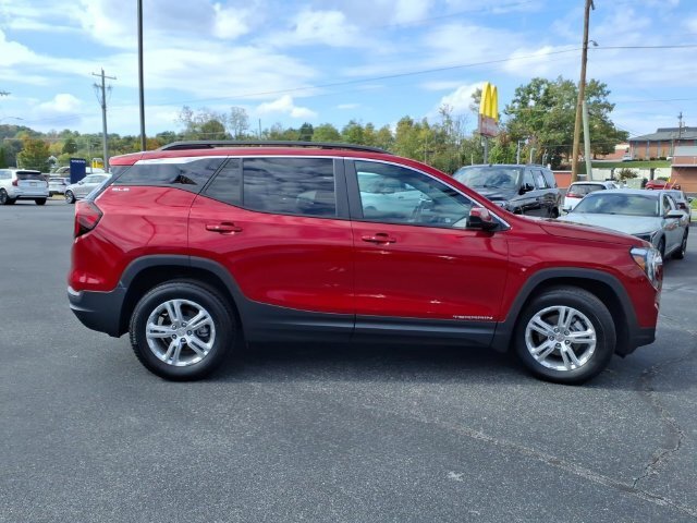 Used 2024 GMC Terrain SLE w/ Driver Convenience Package AWD/4WD image 5