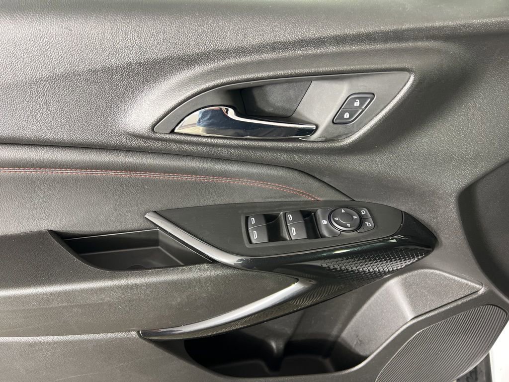 Used 2024 Chevrolet Trax RS w/ Sunroof Package image 14