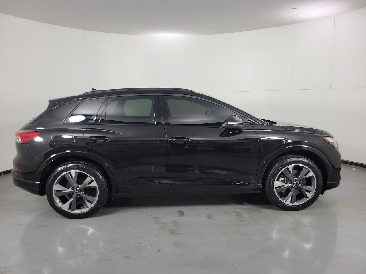 Used 2023 Audi Q4 e-tron Premium Plus w/ Premium Plus AWD/4WD image 8